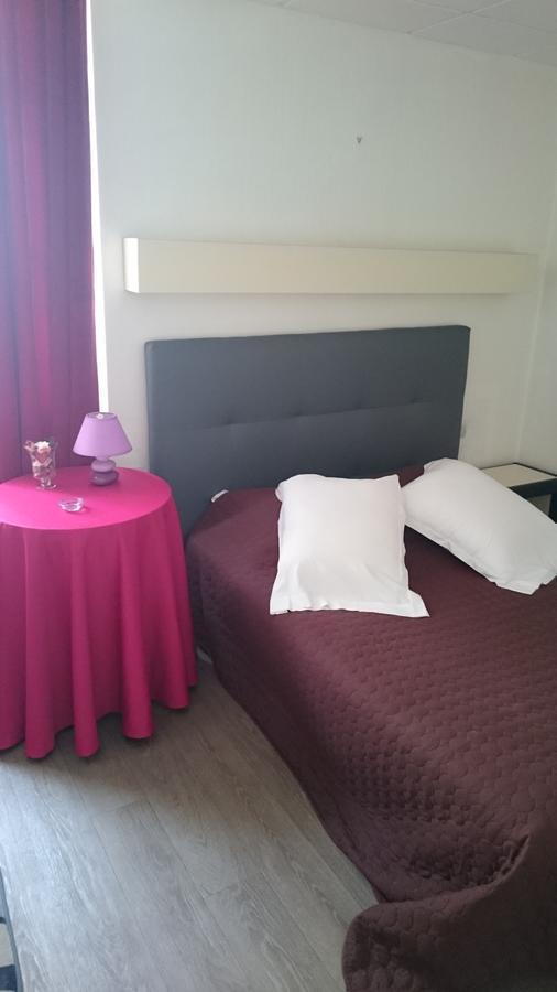 Au Georges VII Hotell Bayeux Exteriör bild